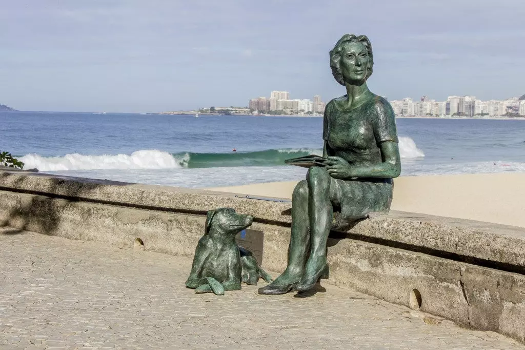 Est&aacute;tua da Clarice Lispector